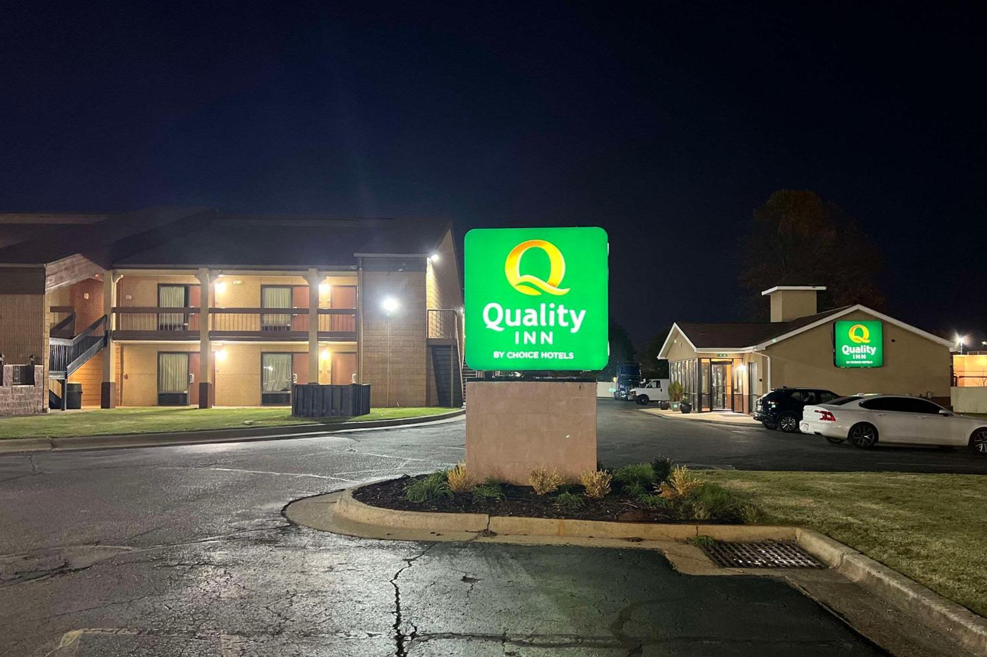 Quality Inn Madison - Huntsville Buitenkant foto