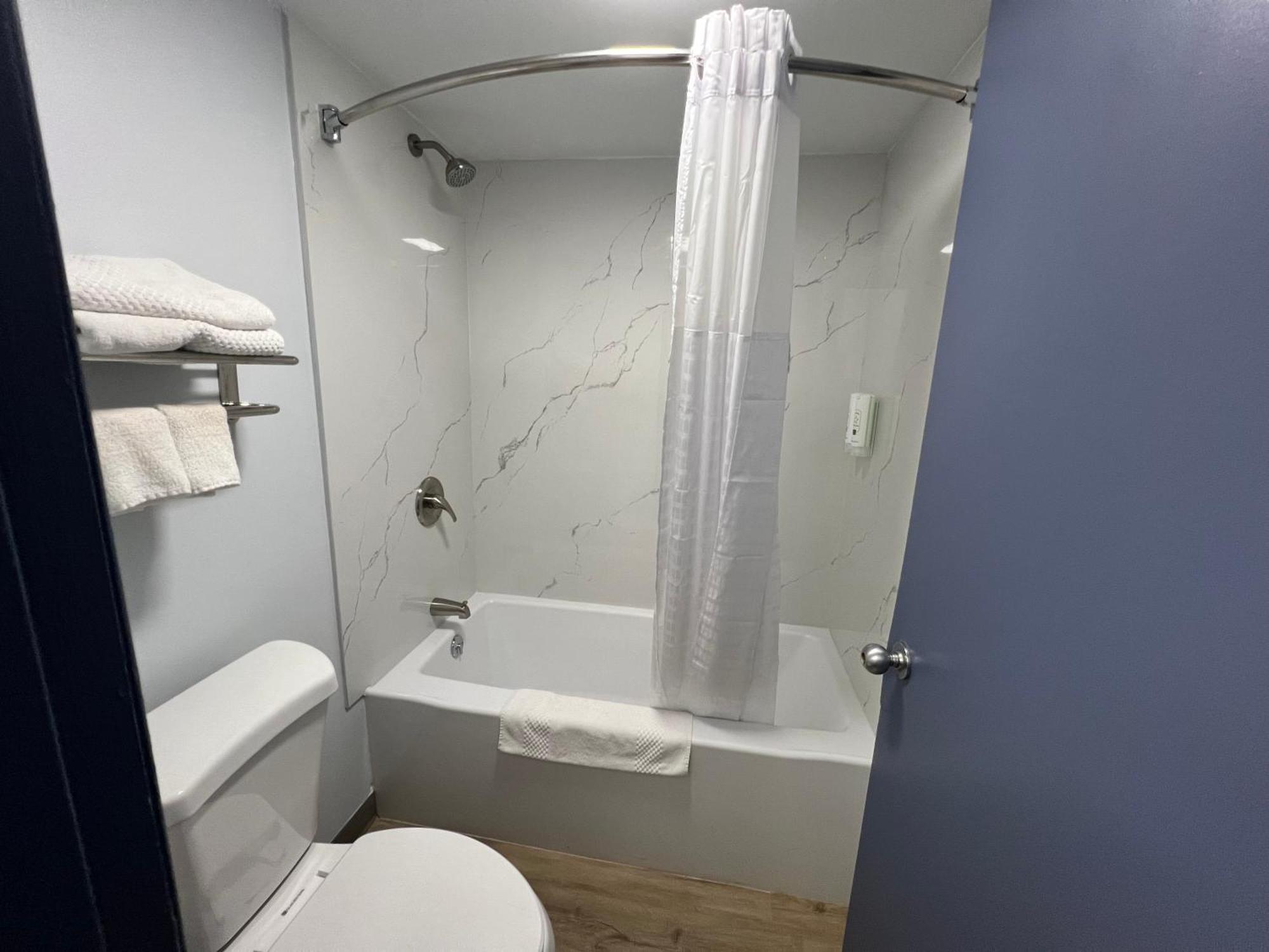 Quality Inn Madison - Huntsville Buitenkant foto