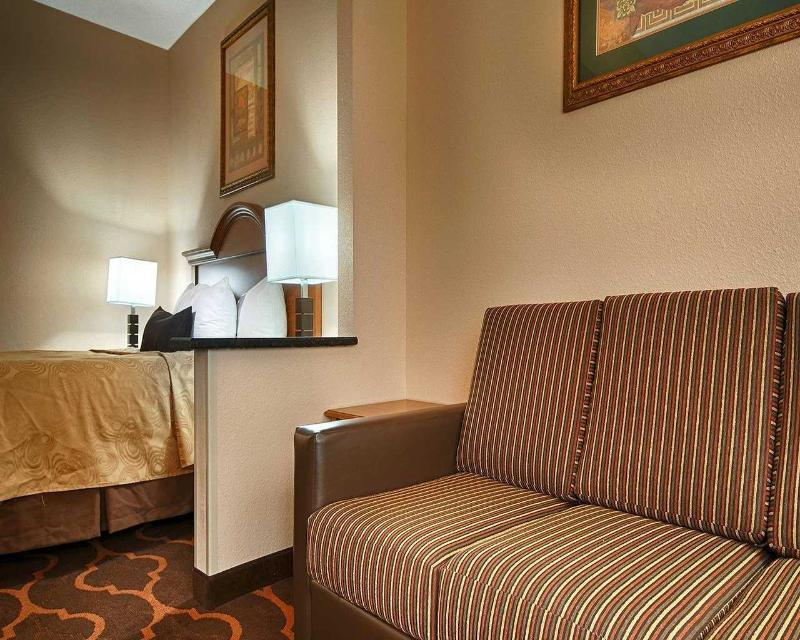 Quality Inn Madison - Huntsville Buitenkant foto